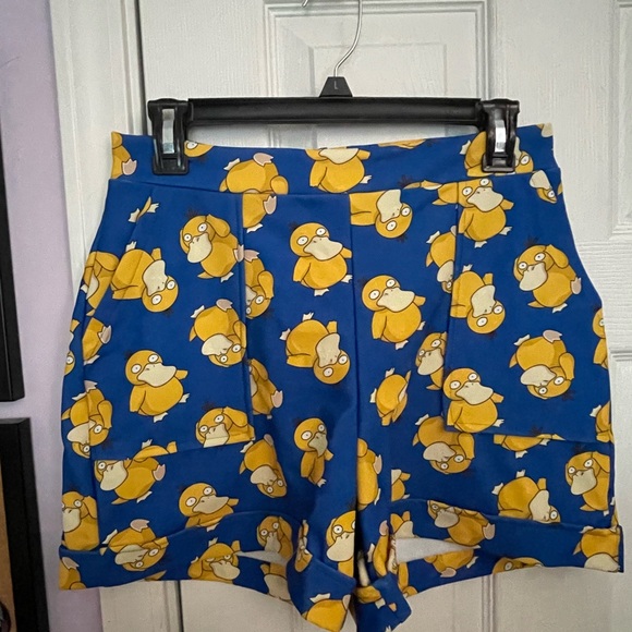 Blackmilk Psyduck Pokémon Cuffed Shorts Medium - Picture 2 of 4